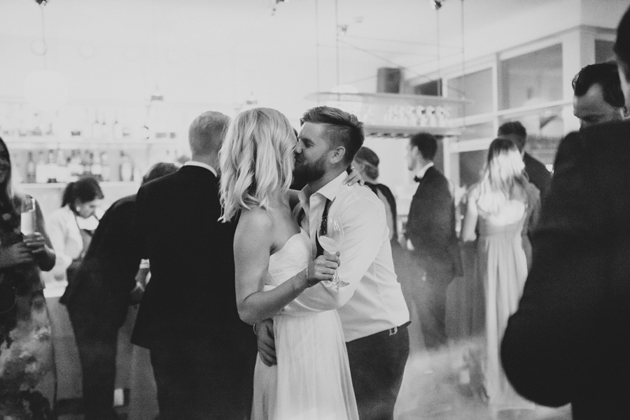 kyss,bröllopsfotograf,österlen