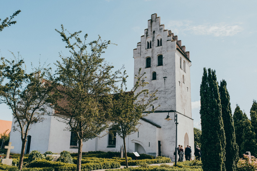 bröllopsfotograf,vigsel,burlövs gamla kyrka,skåne,weddingphotographer