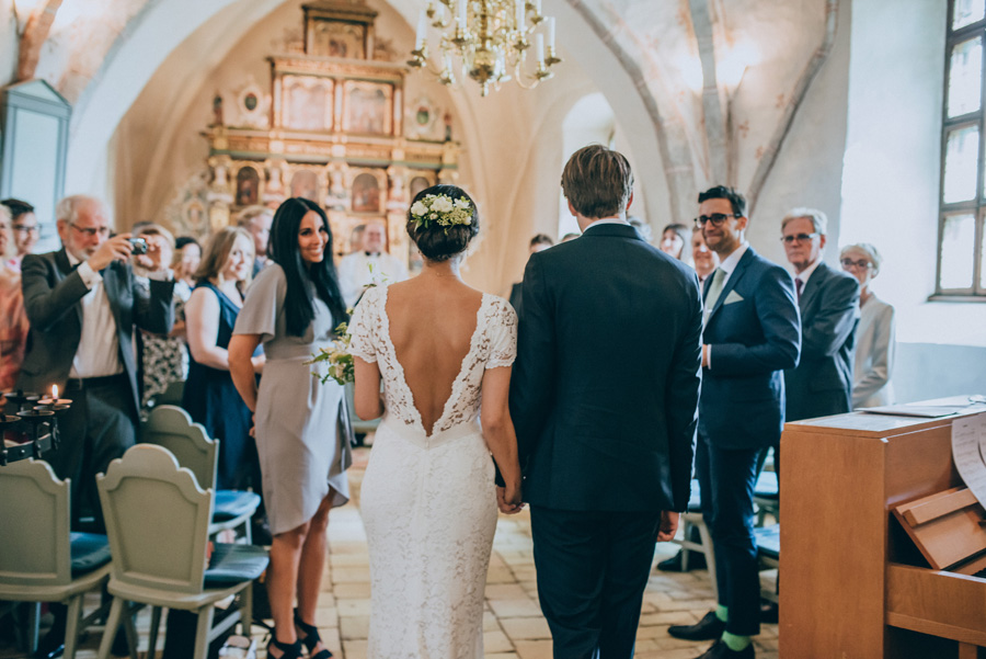 bröllopsfotograf,vigsel,burlövs gamla kyrka,skåne,weddingphotographer