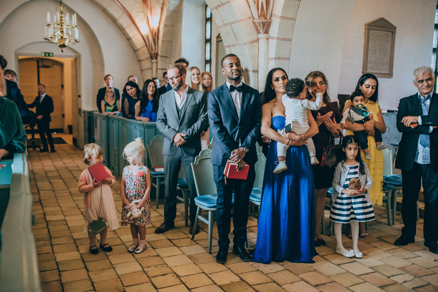 bröllopsfotograf,vigsel,burlövs gamla kyrka,skåne,weddingphotographer