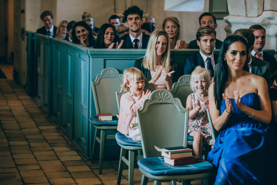 bröllopsfotograf,vigsel,burlövs gamla kyrka,skåne,weddingphotographer