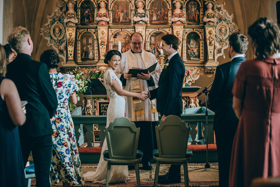 bröllopsfotograf,vigsel,burlövs gamla kyrka,skåne,weddingphotographer