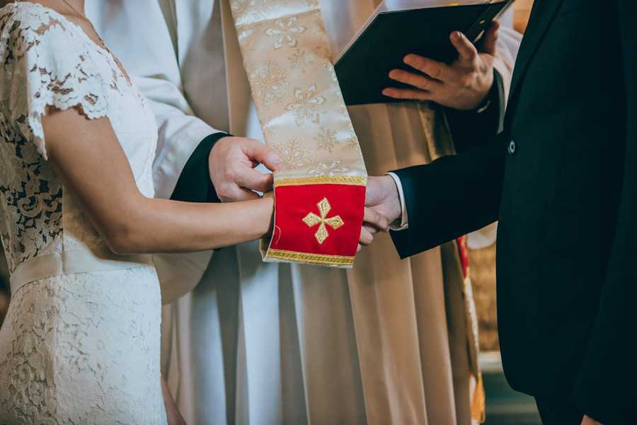 bröllopsfotograf,vigsel,burlövs gamla kyrka,skåne,weddingphotographer