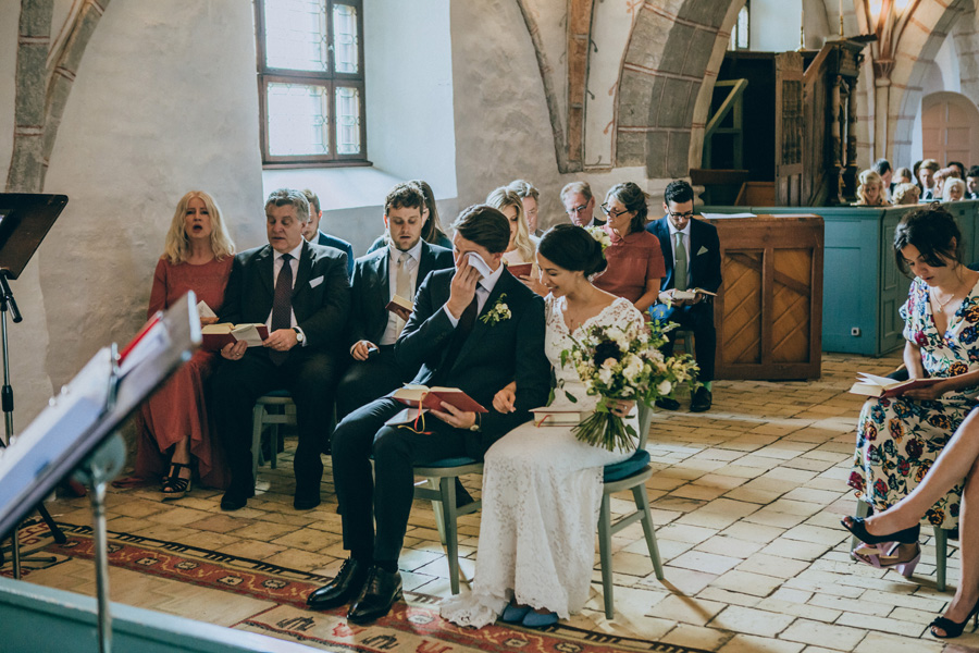 bröllopsfotograf,vigsel,burlövs gamla kyrka,skåne,weddingphotographer