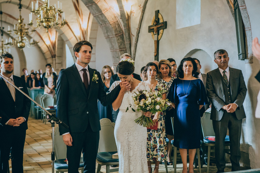 bröllopsfotograf,vigsel,burlövs gamla kyrka,skåne,weddingphotographer