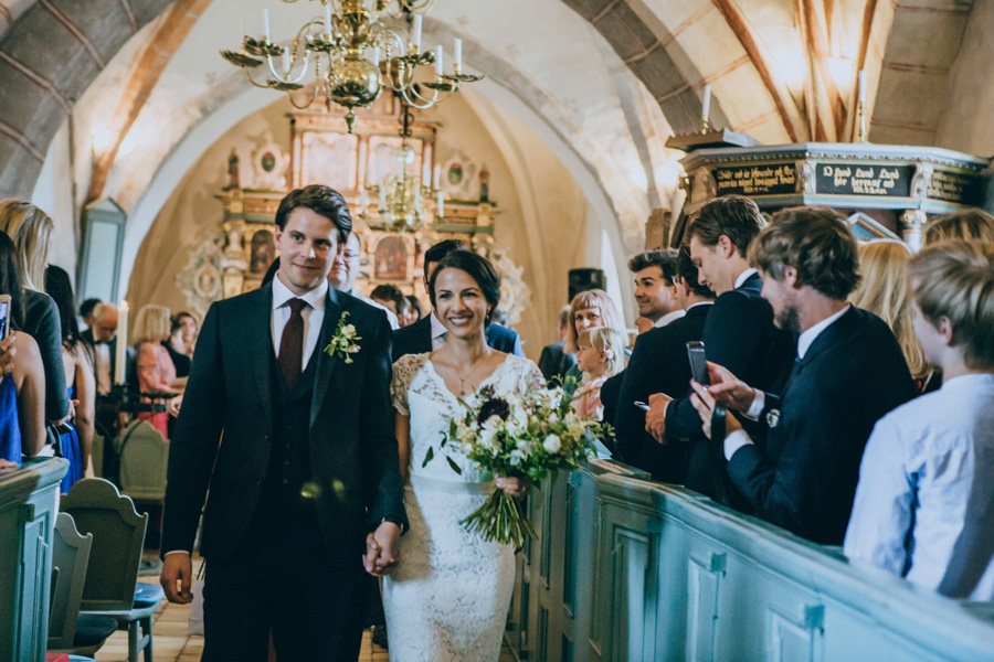 bröllopsfotograf,vigsel,burlövs gamla kyrka,skåne,weddingphotographer