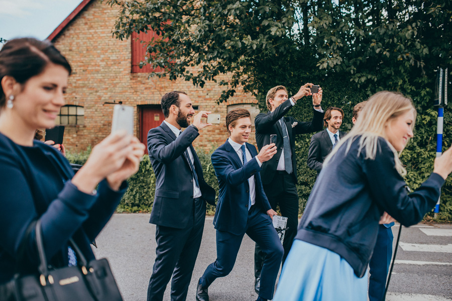 bröllopsfotograf,vigsel,burlövs gamla kyrka,skåne,weddingphotographer