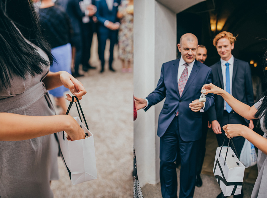 bröllopsfotograf,vigsel,burlövs gamla kyrka,skåne,weddingphotographer